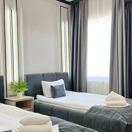 Caravan Hotel Karakol Eksteriør billede