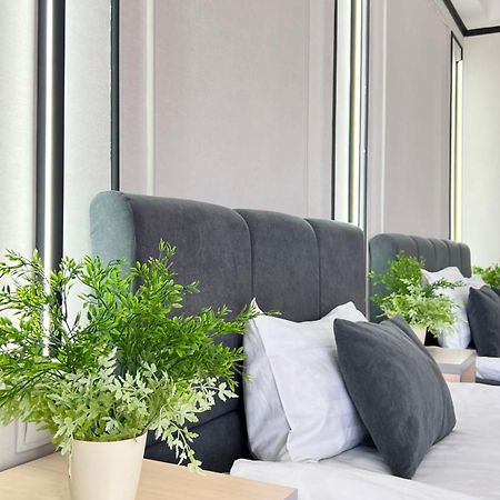 Caravan Hotel Karakol Eksteriør billede