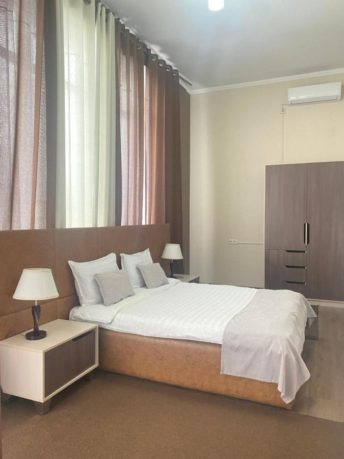 Caravan Hotel Karakol Eksteriør billede