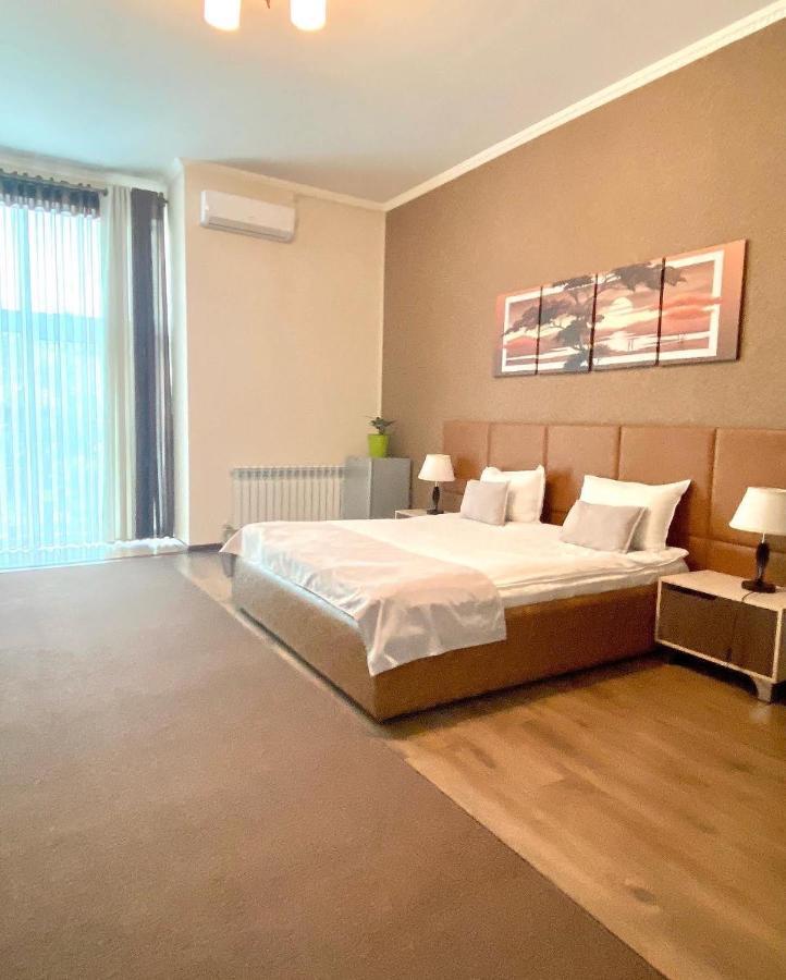 Caravan Hotel Karakol Eksteriør billede
