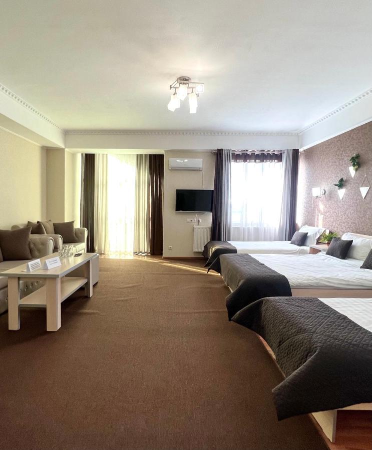 Caravan Hotel Karakol Eksteriør billede