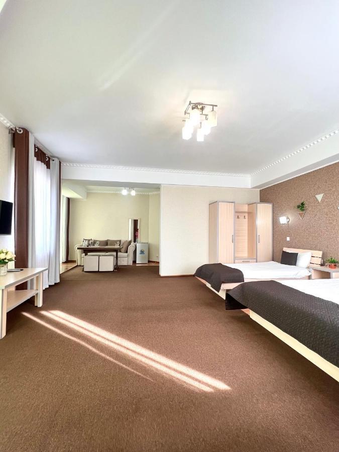 Caravan Hotel Karakol Eksteriør billede