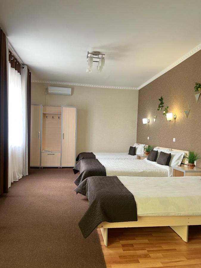 Caravan Hotel Karakol Eksteriør billede