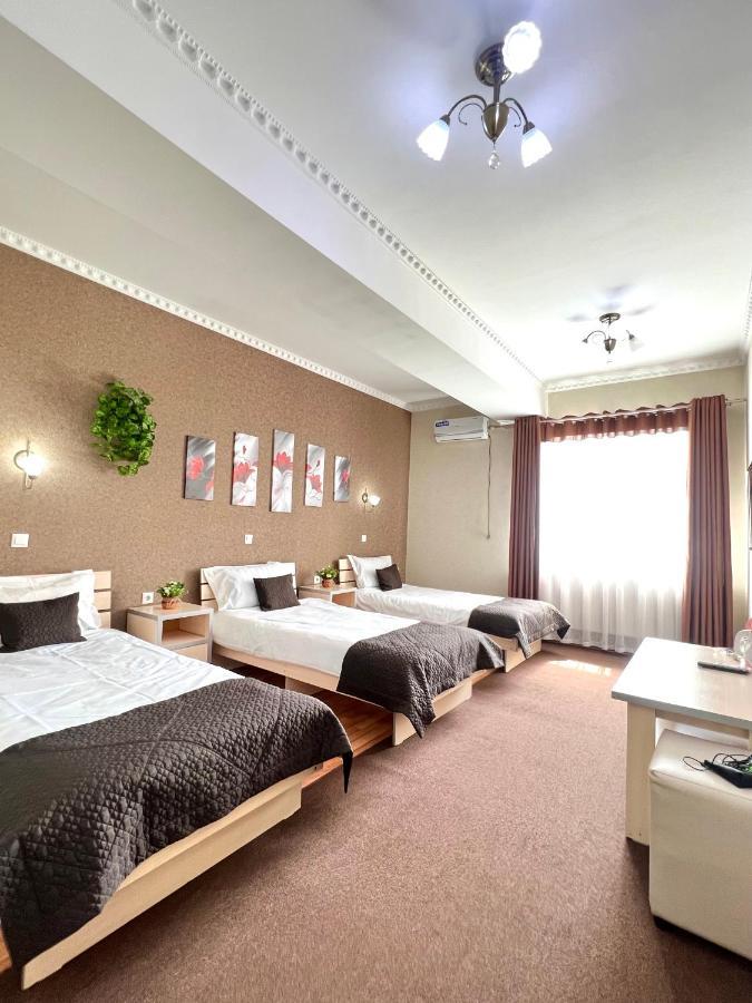 Caravan Hotel Karakol Eksteriør billede