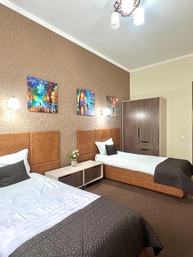 Caravan Hotel Karakol Eksteriør billede