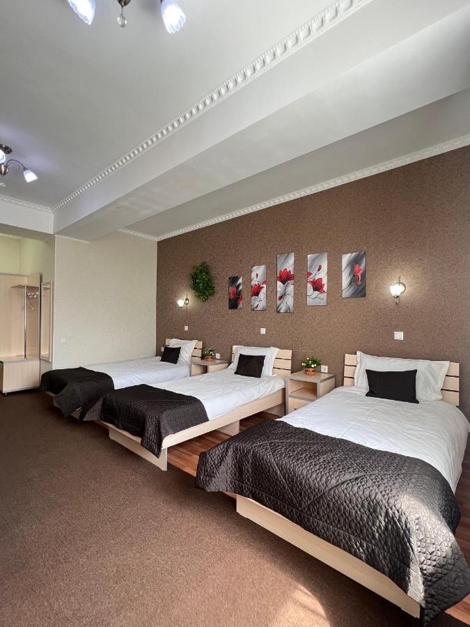 Caravan Hotel Karakol Eksteriør billede