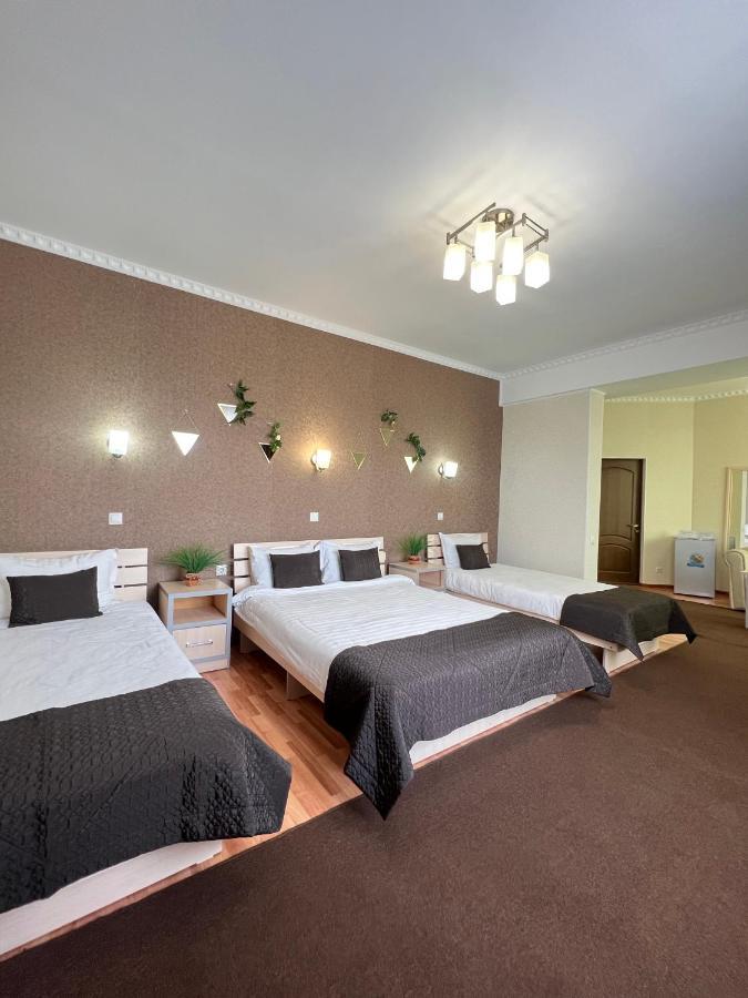 Caravan Hotel Karakol Eksteriør billede