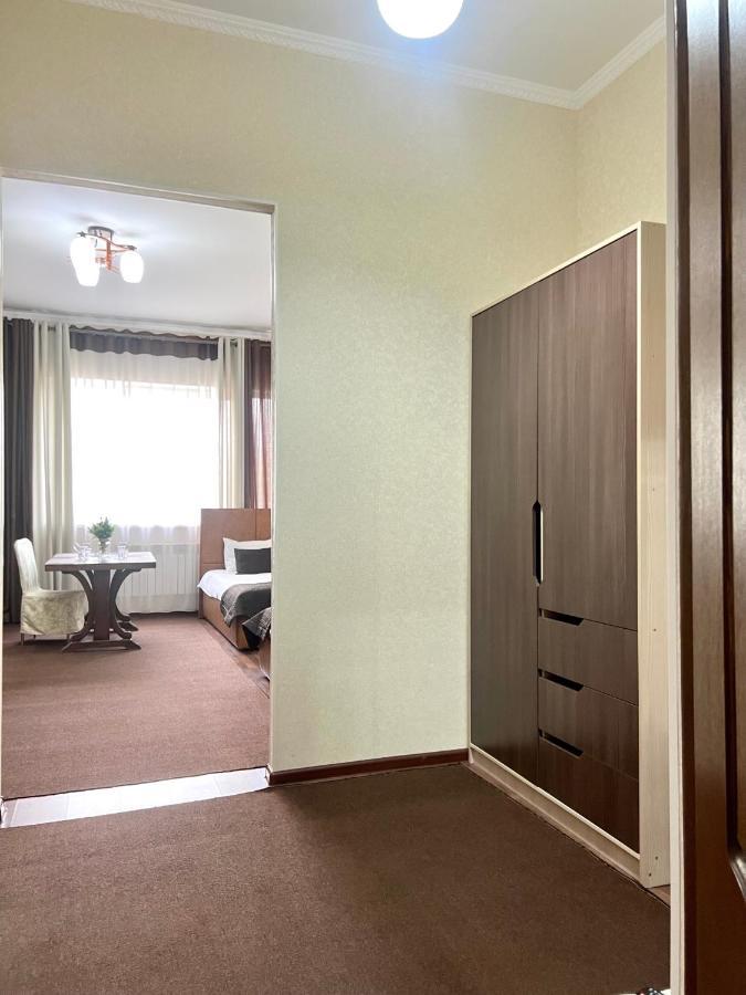 Caravan Hotel Karakol Eksteriør billede