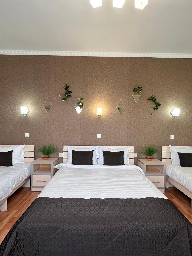 Caravan Hotel Karakol Eksteriør billede