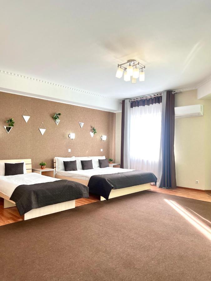 Caravan Hotel Karakol Eksteriør billede