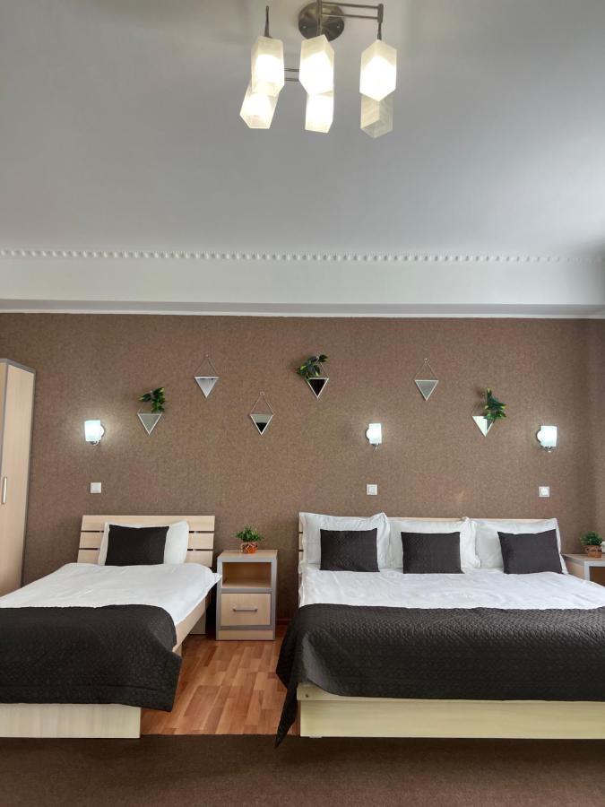 Caravan Hotel Karakol Eksteriør billede