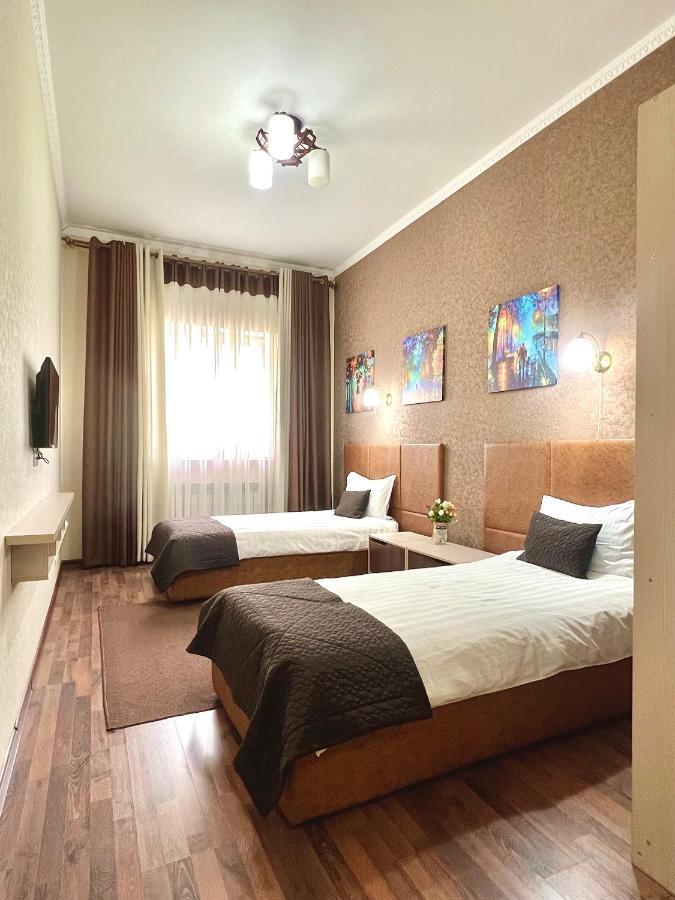 Caravan Hotel Karakol Eksteriør billede