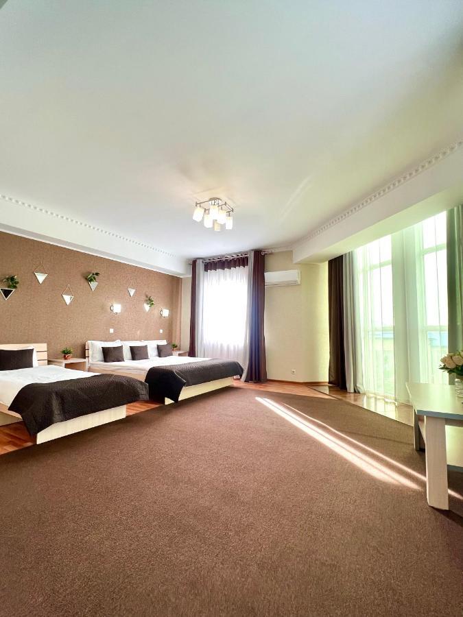 Caravan Hotel Karakol Eksteriør billede