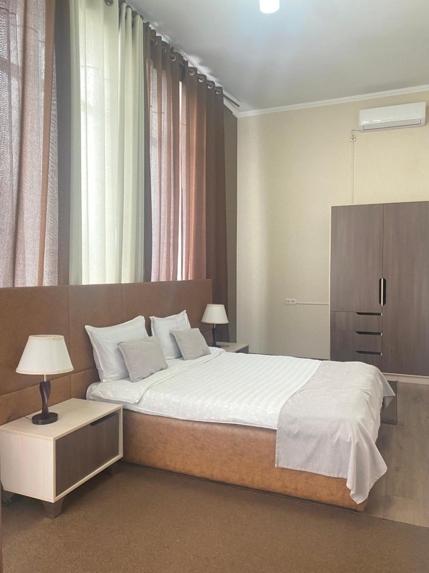 Caravan Hotel Karakol Eksteriør billede