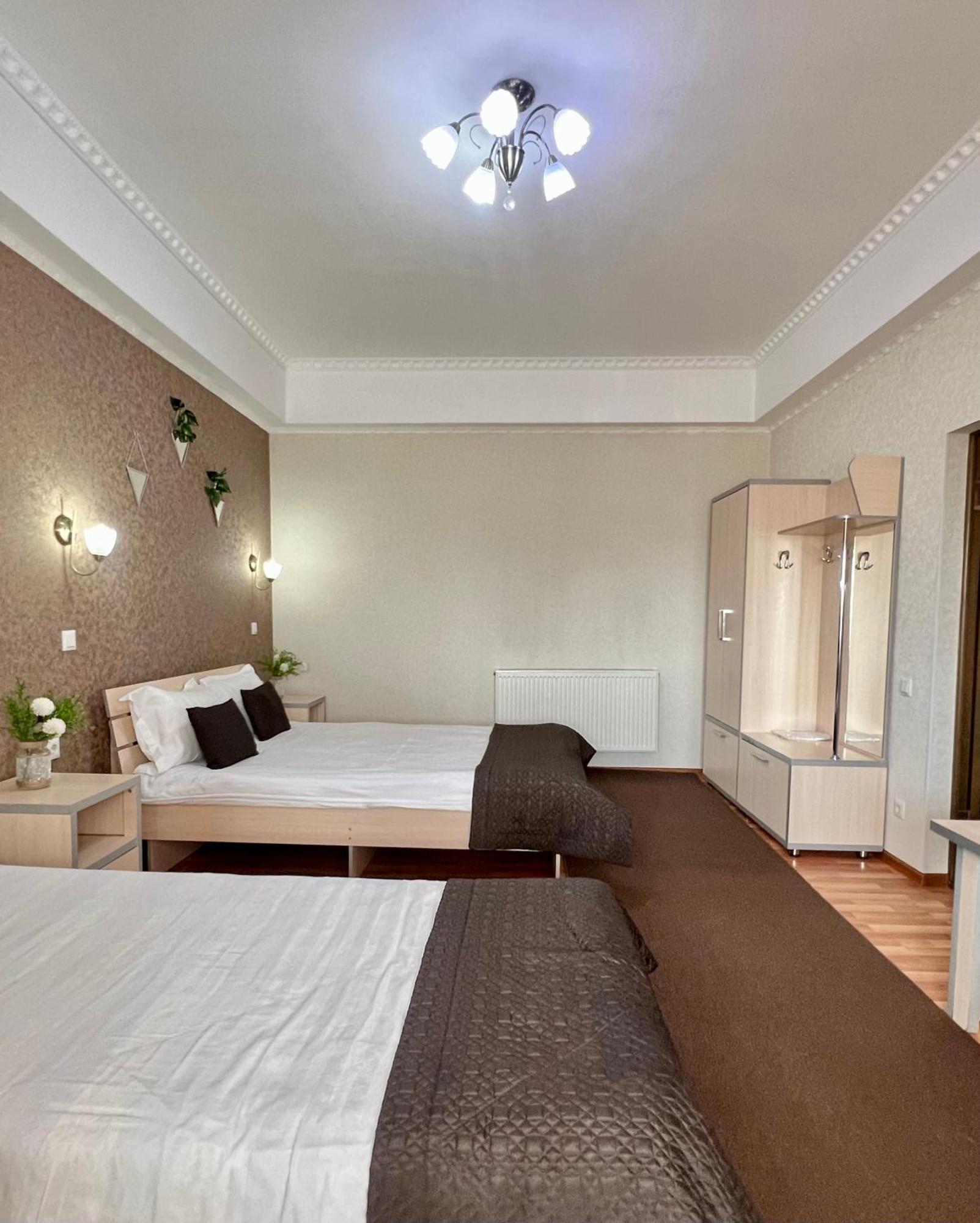 Caravan Hotel Karakol Eksteriør billede