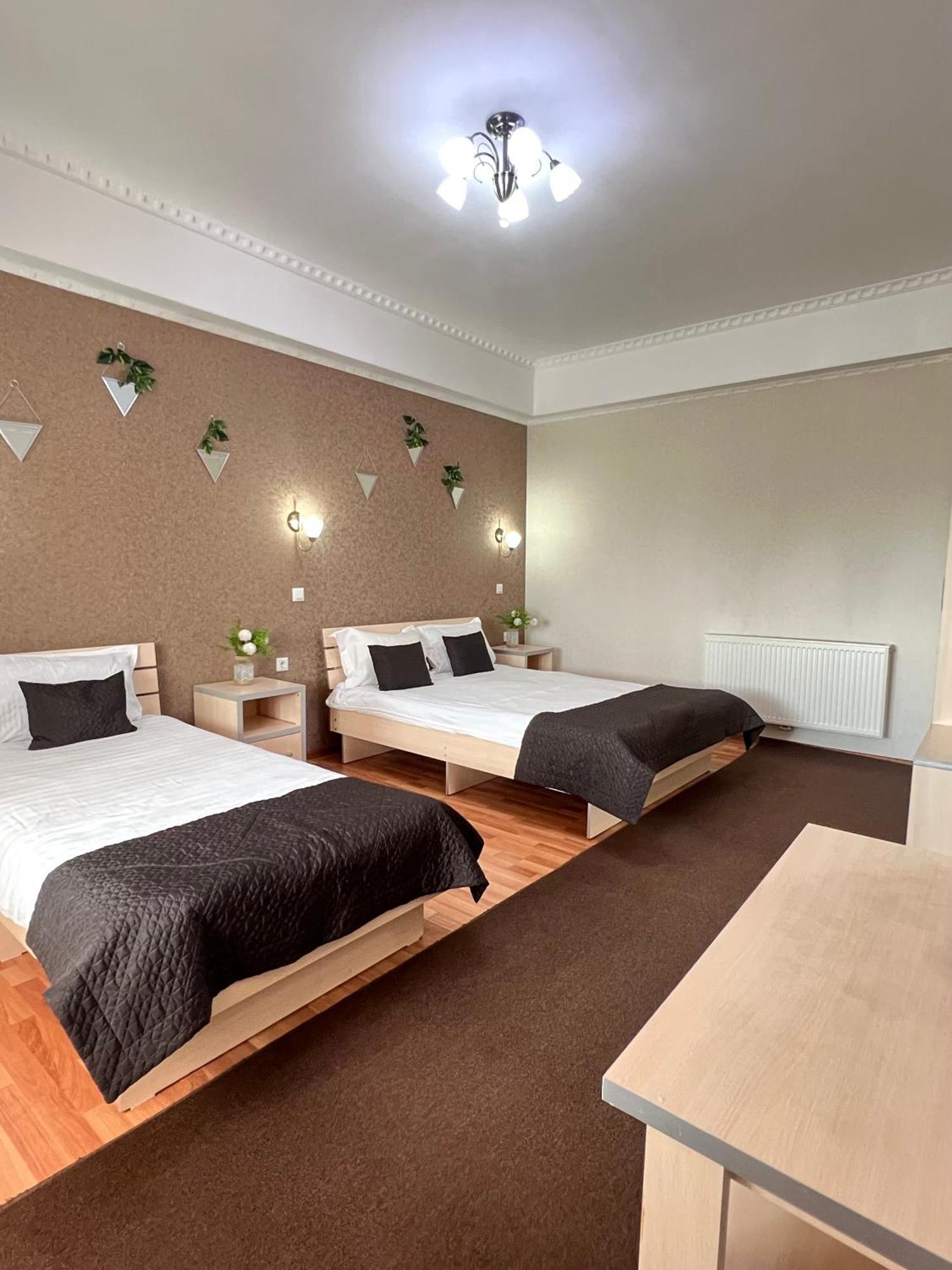 Caravan Hotel Karakol Eksteriør billede