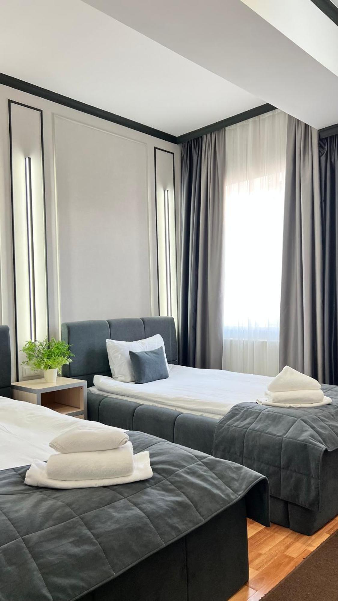 Caravan Hotel Karakol Eksteriør billede