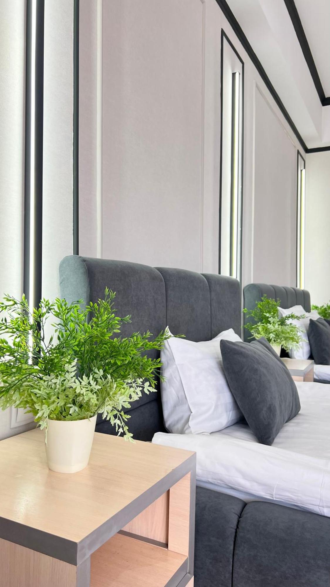 Caravan Hotel Karakol Eksteriør billede