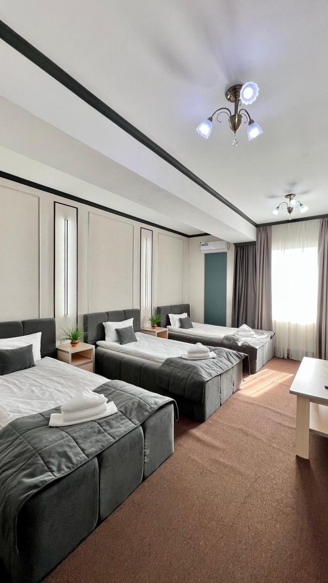 Caravan Hotel Karakol Eksteriør billede