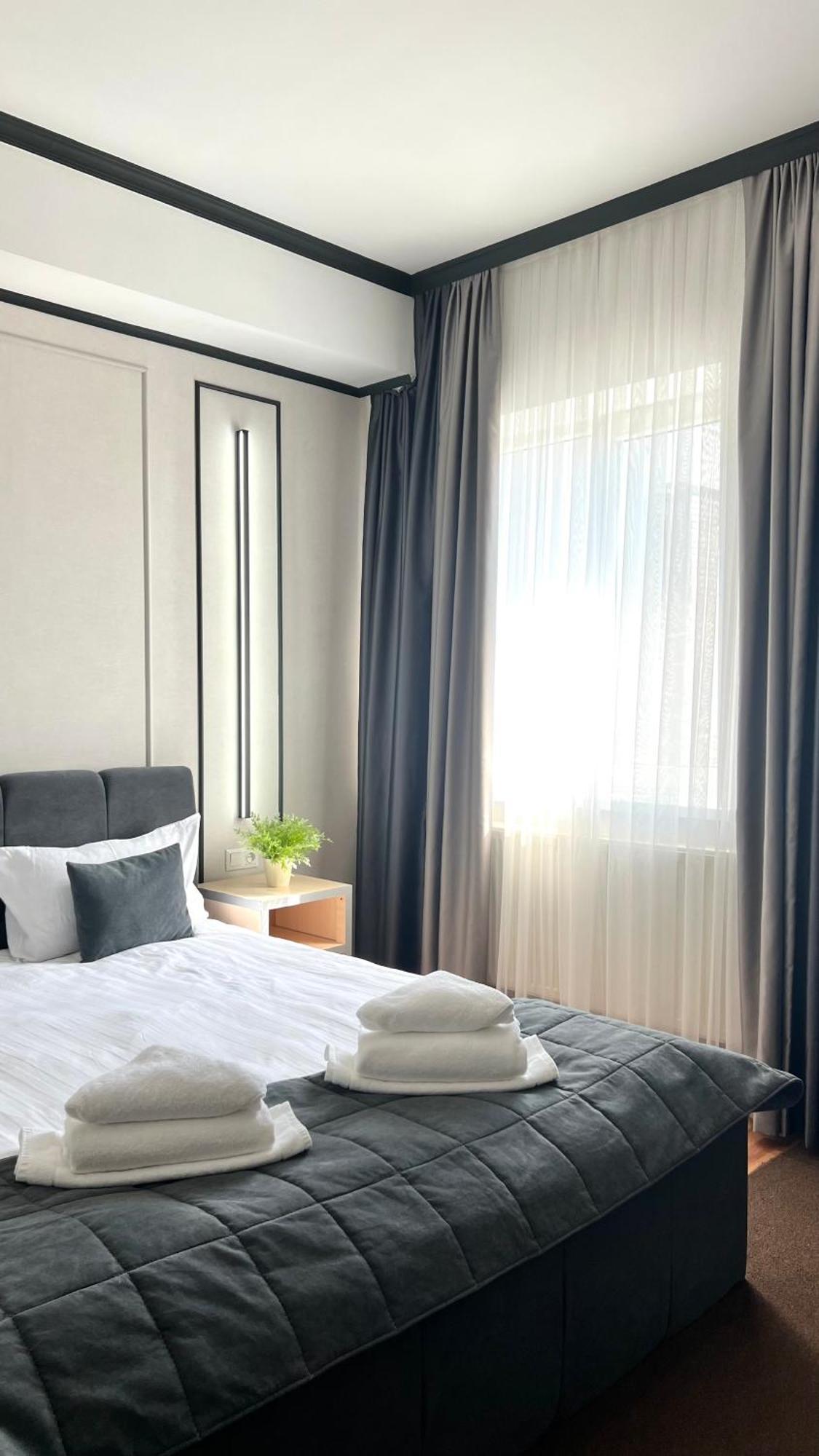 Caravan Hotel Karakol Eksteriør billede